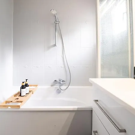 Maison De Brique- Cinema Room-baby-foot - 10min A Pieds Gare Rer A- Tres Proche Arena La Defense Et Paris *
