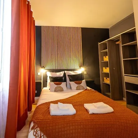 Holiday home Maison De Brique- Cinema Room-baby-foot - 10min A Pieds Gare Rer A- Tres Proche Arena La Defense Et Paris