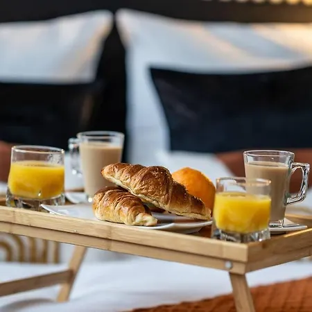 Maison De Brique- Cinema Room-baby-foot - 10min A Pieds Gare Rer A- Tres Proche Arena La Defense Et Paris * Houilles