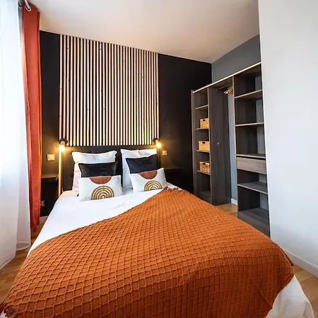 Holiday home Maison De Brique- Cinema Room-baby-foot - 10min A Pieds Gare Rer A- Tres Proche Arena La Defense Et Paris *